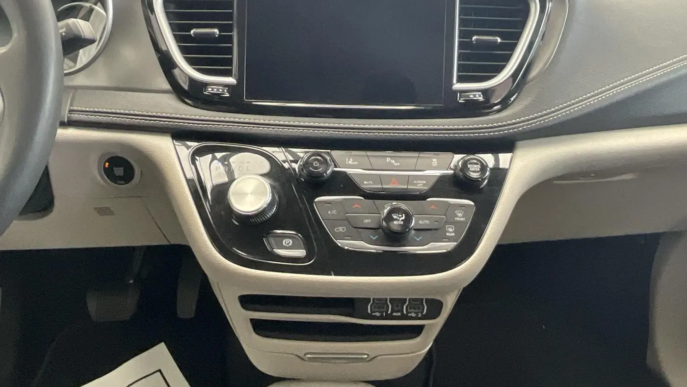 2024 Chrysler Pacifica Plug-In Hybrid Select