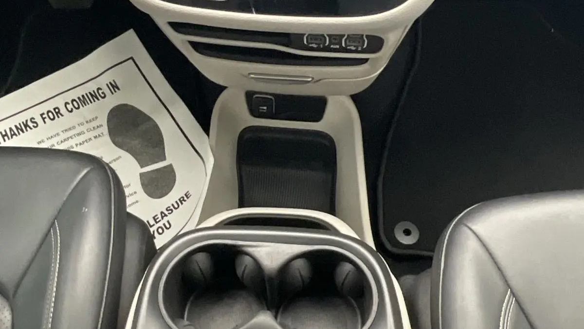2024 Chrysler Pacifica Plug-In Hybrid Select