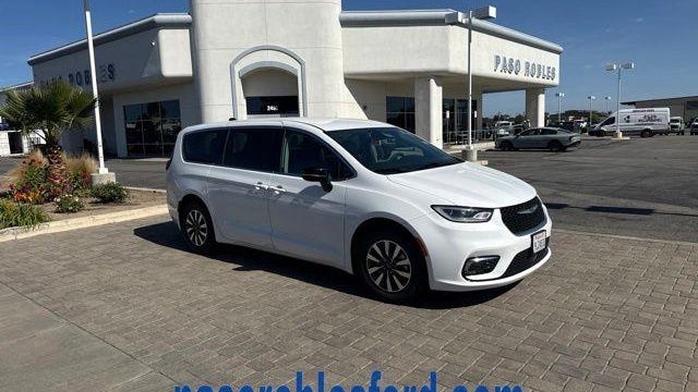 Preowned 2024 Chrysler Pacifica Plug-In Hybrid Road Tripper for Sale