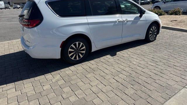 2024 Chrysler Pacifica Plug-In Hybrid Road Tripper