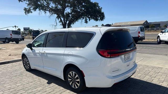 2024 Chrysler Pacifica Plug-In Hybrid Road Tripper