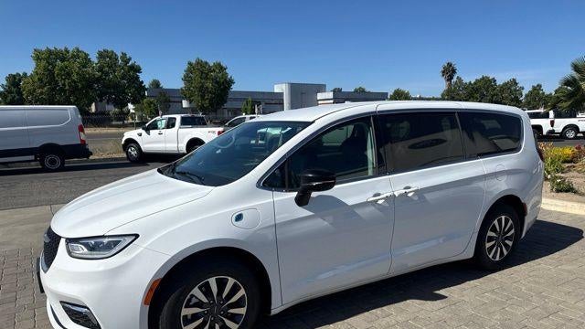2024 Chrysler Pacifica Plug-In Hybrid Road Tripper