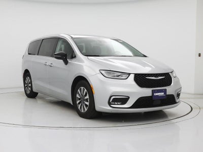 Photo of a 2024 Chrysler Pacifica Plug-In Hybrid Select 4DR Mini-Van for sale