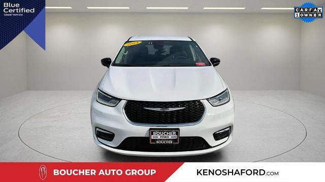 2024 Chrysler Pacifica Plug-In Hybrid Select — photo 1 of 12
