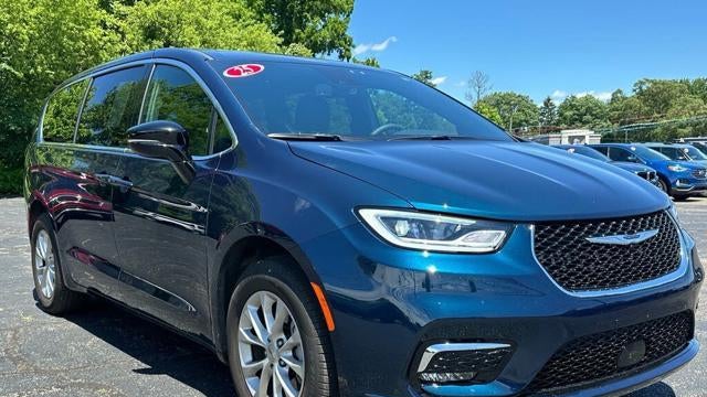 Preowned 2025 Chrysler Pacifica Select for Sale