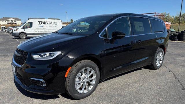 Preowned 2026 Chrysler Pacifica Select for Sale