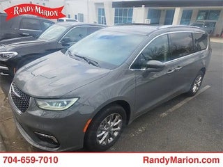 2021 Chrysler Pacifica with Ceramic Gray Clearcoat Exterior
