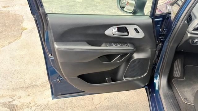 2023 Chrysler Pacifica - $28,699
