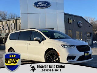 2023 Chrysler Pacifica with Bright White Clearcoat Exterior