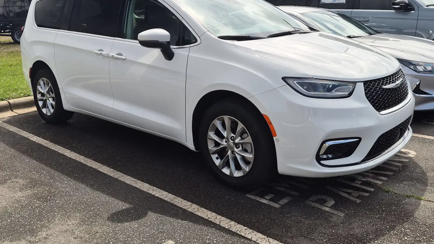 2023 Chrysler Pacifica Touring L