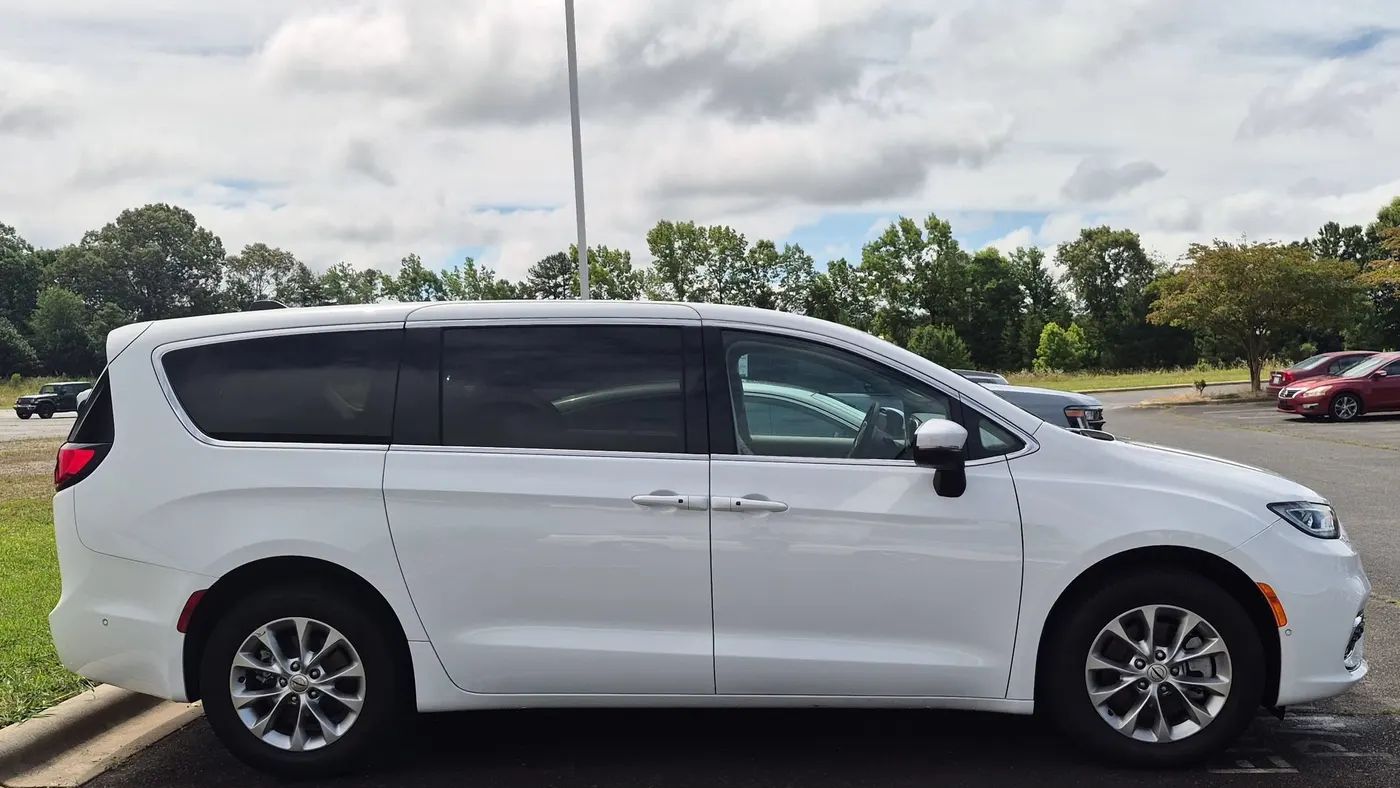 2023 Chrysler Pacifica Touring L