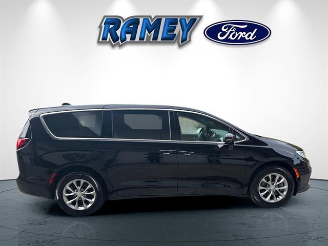 2026 Chrysler Pacifica - $42,494