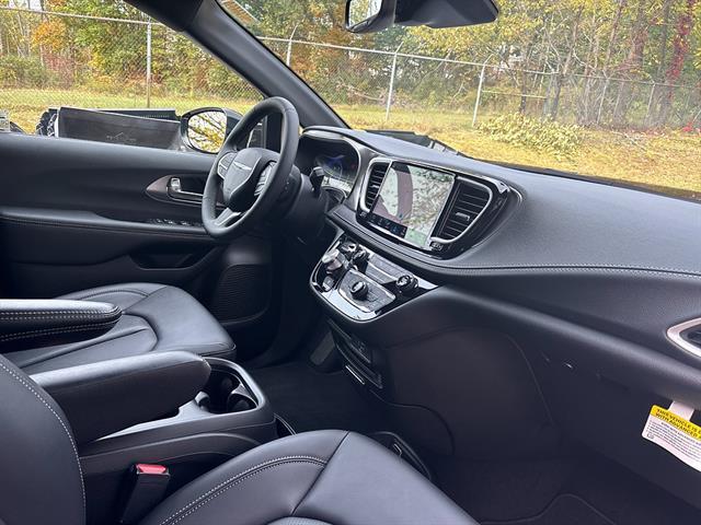 2026 Chrysler Pacifica - $42,494