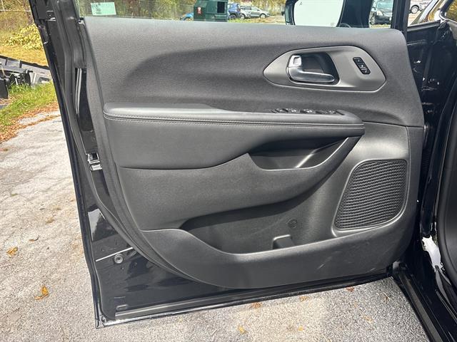 2026 Chrysler Pacifica - $42,494