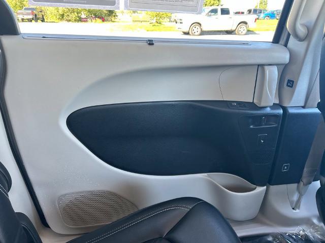 2022 Chrysler Pacifica - $19,721