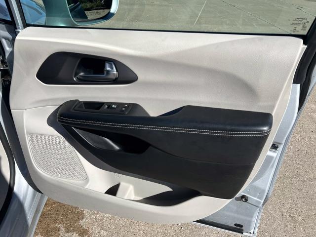 2022 Chrysler Pacifica - $19,721