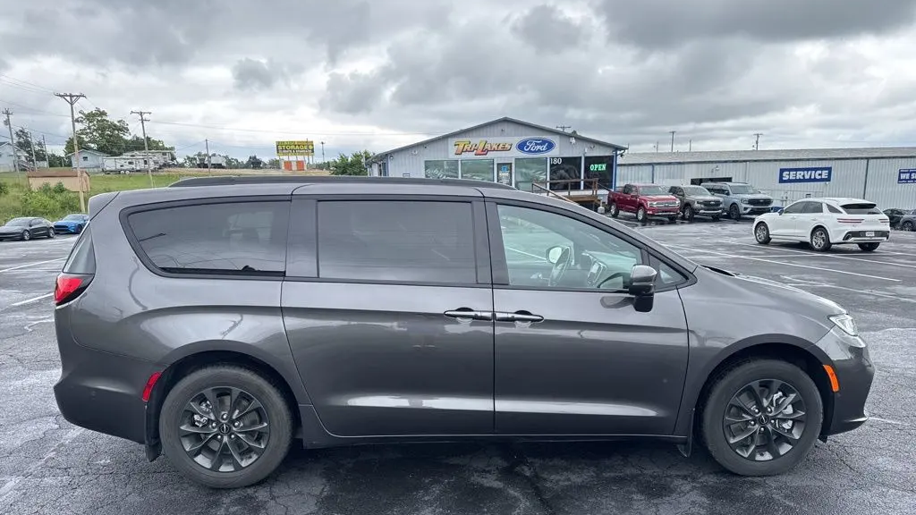 2021 Chrysler Pacifica Touring L