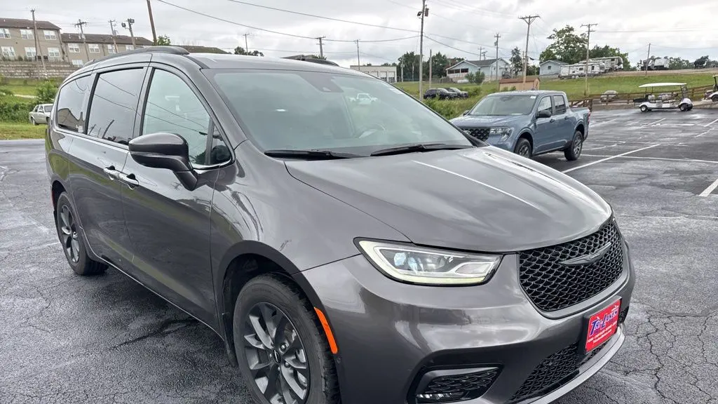 2021 Chrysler Pacifica Touring L