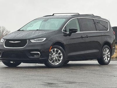 Photo of a 2022 Chrysler Pacifica AWD Touring L 4DR Mini-Van for sale