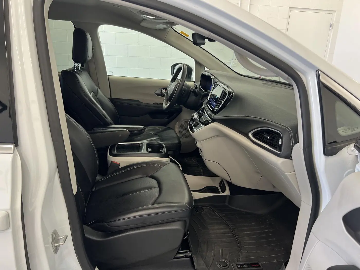 2023 Chrysler Pacifica - $13,990