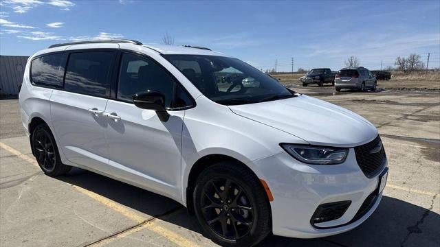 Preowned 2026 Chrysler Pacifica Select for Sale