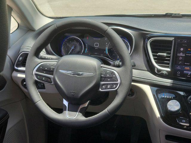 2022 Chrysler Pacifica - $23,789