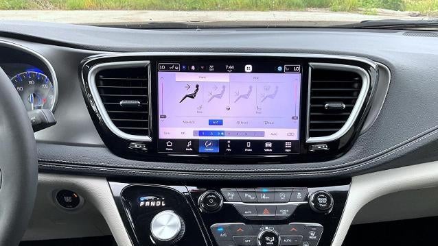 2022 Chrysler Pacifica Touring L