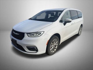 2023 Chrysler Pacifica with Bright White Clearcoat Exterior