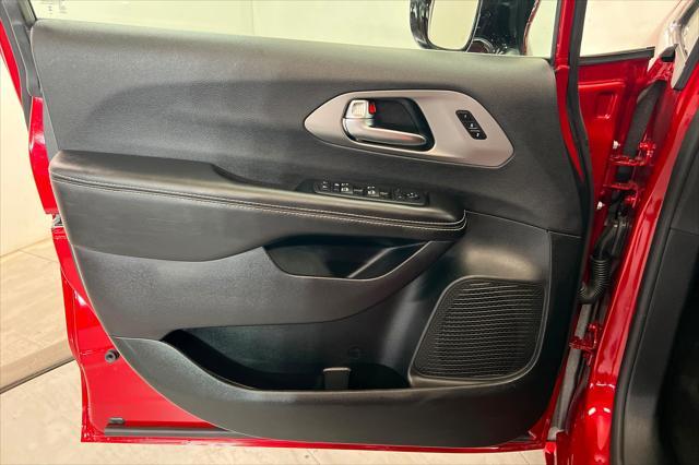 2027 Chrysler Pacifica - $43,499