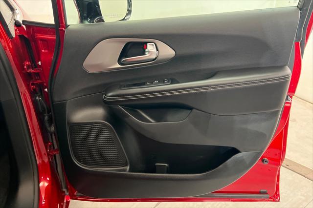 2027 Chrysler Pacifica - $43,499