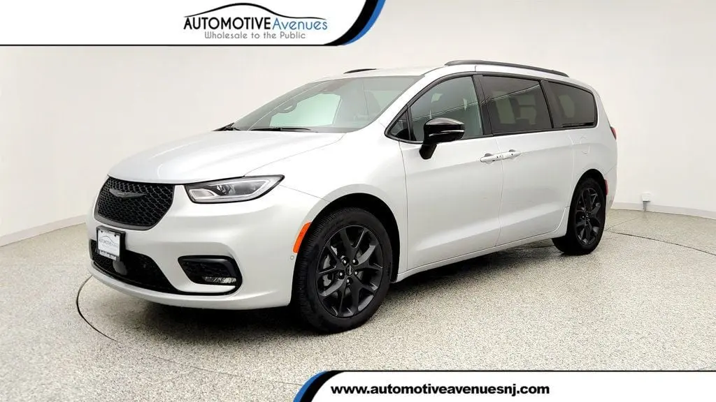 Preowned 2024 Chrysler Pacifica Touring L for Sale
