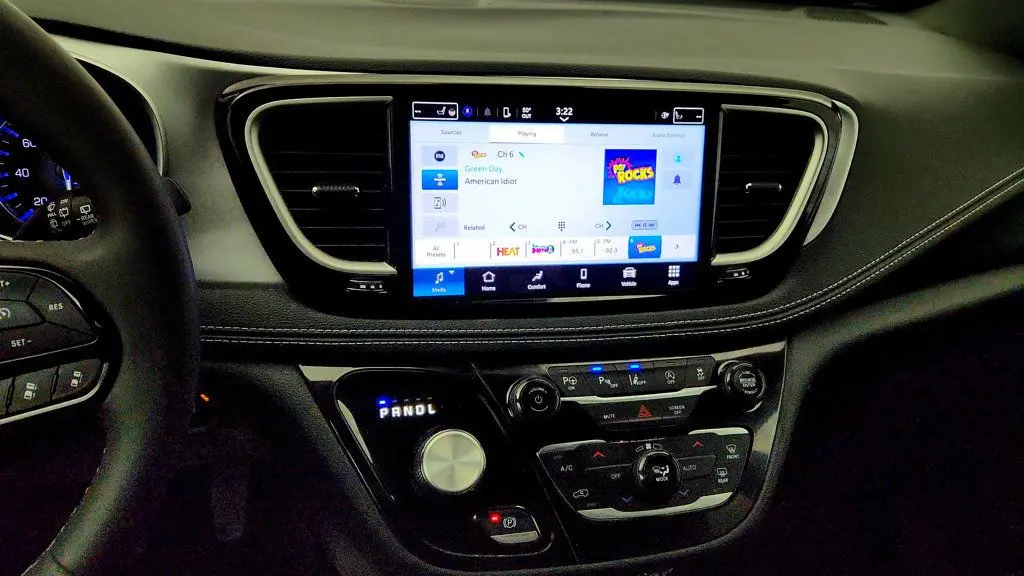 2024 Chrysler Pacifica Touring L