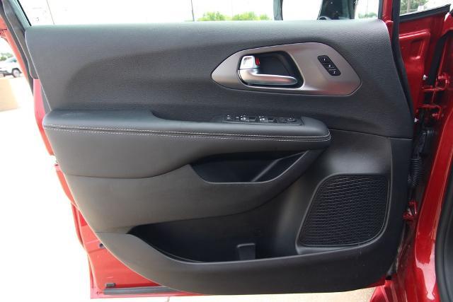 2026 Chrysler Pacifica - $39,885