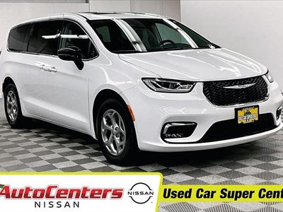 Photo of a 2024 Chrysler Pacifica AWD Limited 4DR Mini-Van for sale