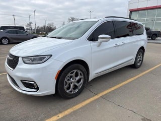 2022 Chrysler Pacifica with Bright White Clearcoat Exterior
