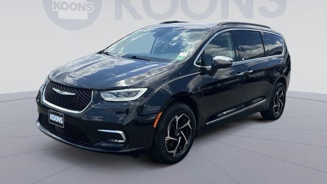 Preowned 2023 Chrysler Pacifica Limited for Sale