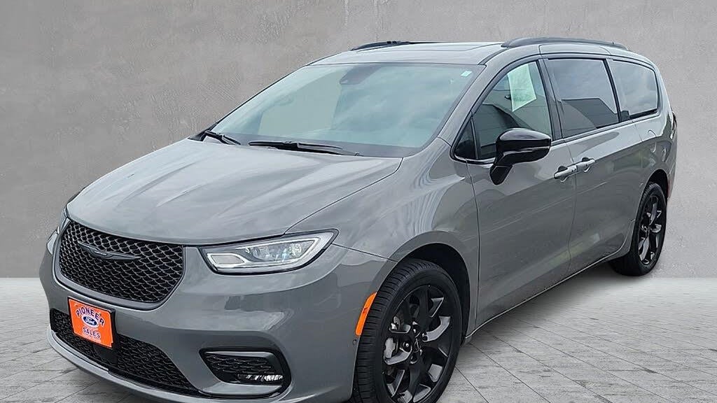 Preowned 2025 Chrysler Pacifica Limited for Sale