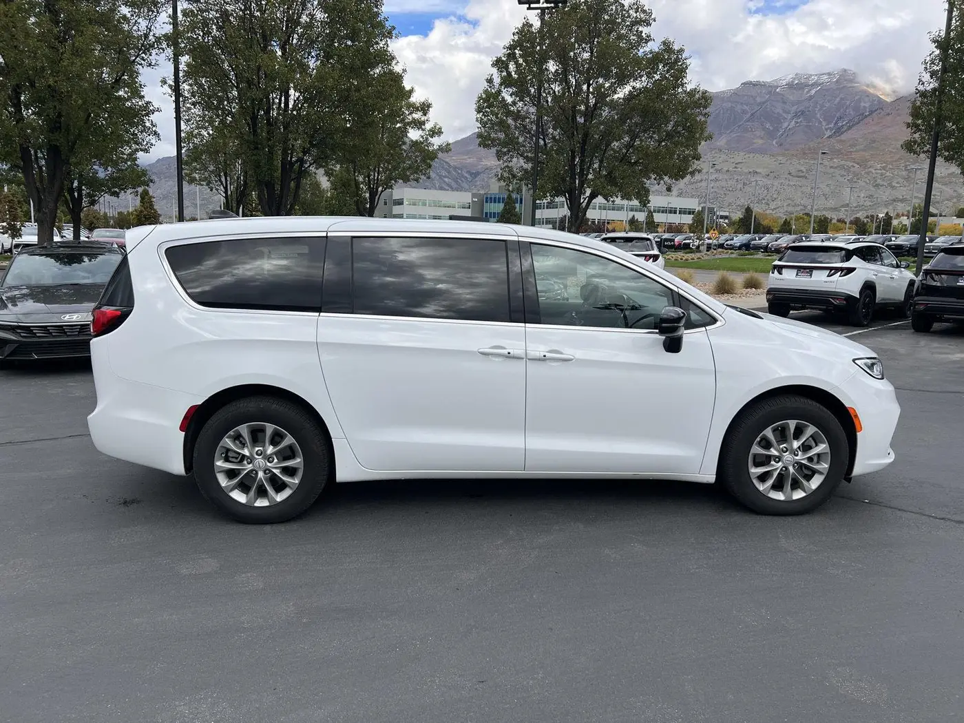 2026 Chrysler Pacifica - $40,498