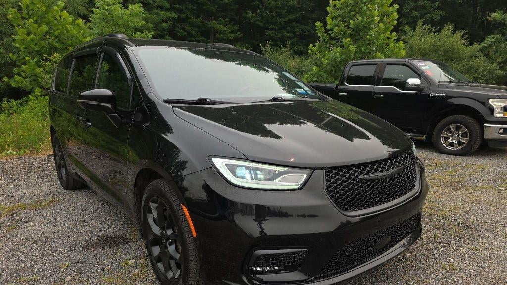 Preowned 2021 Chrysler Pacifica Limited for Sale