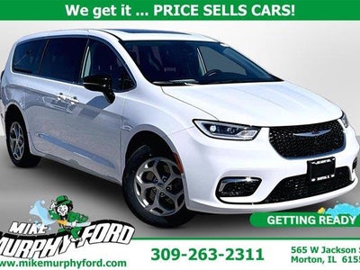 Photo of a 2024 Chrysler Pacifica AWD Limited 4DR Mini-Van for sale