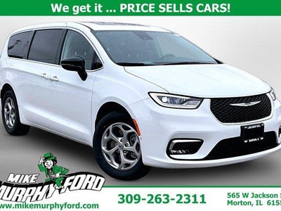 Photo of a 2024 Chrysler Pacifica AWD Limited 4DR Mini-Van for sale