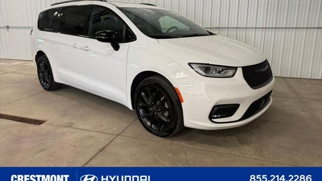 Preowned 2023 Chrysler Pacifica Limited for Sale