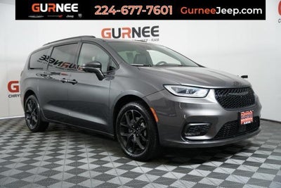 Photo of a 2022 Chrysler Pacifica AWD Limited 4DR Mini-Van for sale