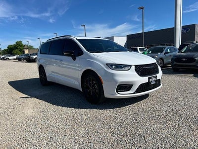 Photo of a 2024 Chrysler Pacifica AWD Limited 4DR Mini-Van for sale