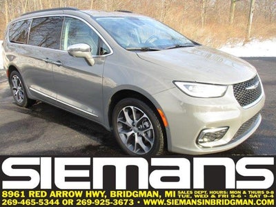 Photo of a 2022 Chrysler Pacifica AWD Limited 4DR Mini-Van for sale