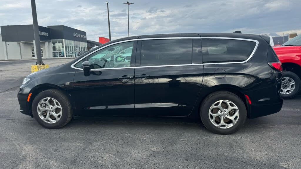 Preowned 2024 Chrysler Pacifica Limited for Sale