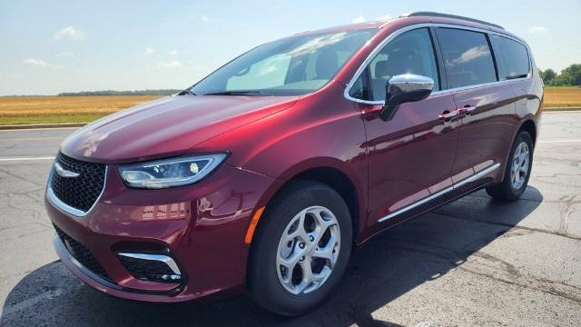 Preowned 2023 Chrysler Pacifica Limited for Sale