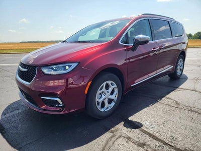 Photo of a 2023 Chrysler Pacifica AWD Limited 4DR Mini-Van for sale