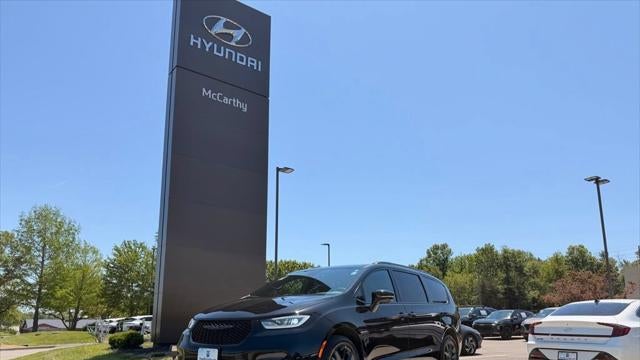 Preowned 2024 Chrysler Pacifica Limited for Sale