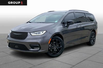 Photo of a 2023 Chrysler Pacifica AWD Limited 4DR Mini-Van for sale